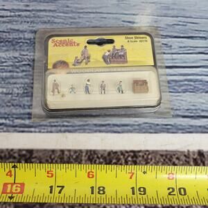 Woodland Scenics accents N scale Shoe Shiners  A2176 people accessories sealed